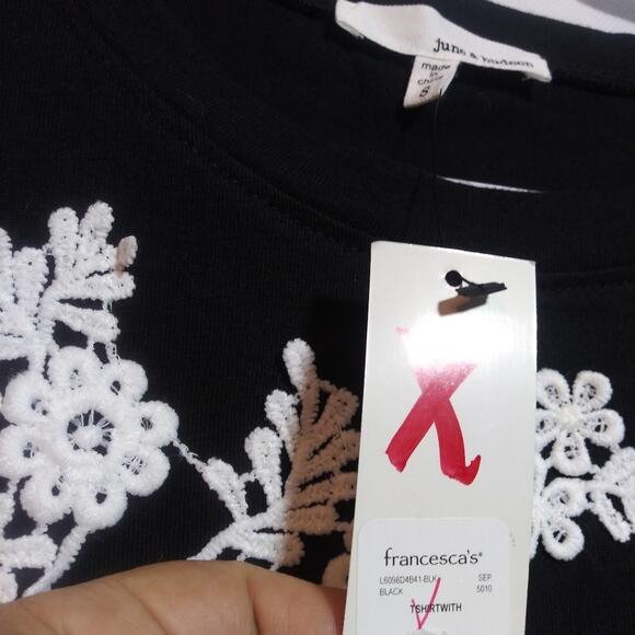 Francesca's June & Hudson Black Darling 3D Lace Floral Boxy Tee Size Small - Picture 7 of 9